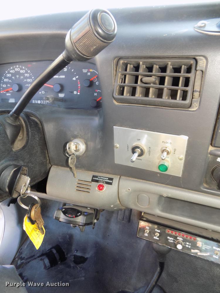 image for item DD2892 2004 Ford F550 Super Duty XL bucket truck