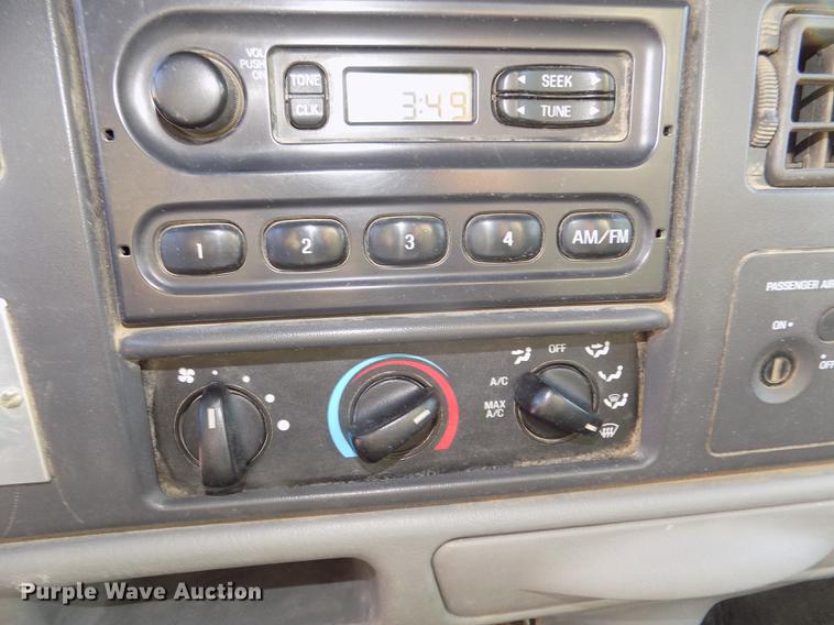 image for item DD2892 2004 Ford F550 Super Duty XL bucket truck