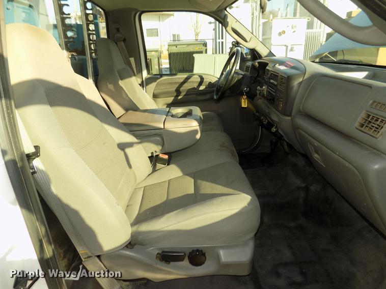 image for item DD2892 2004 Ford F550 Super Duty XL bucket truck