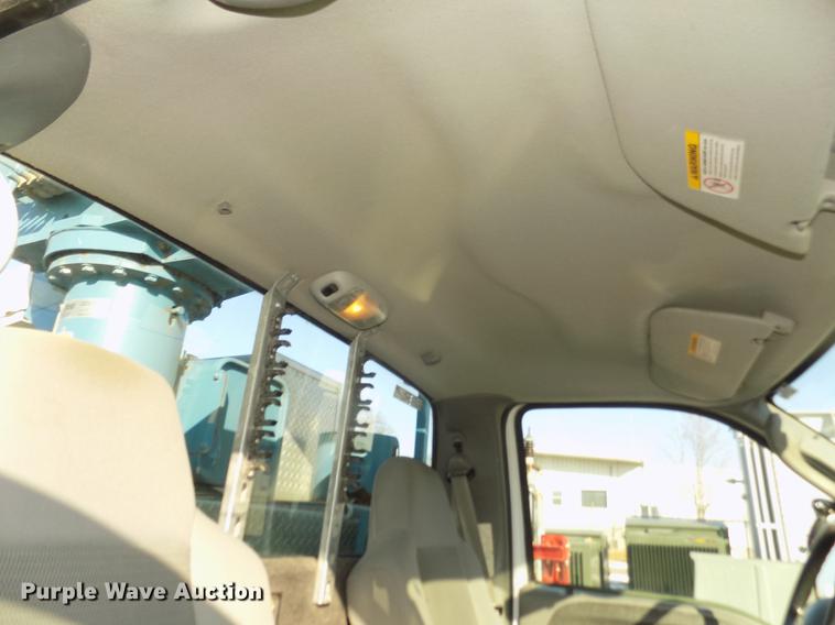 image for item DD2892 2004 Ford F550 Super Duty XL bucket truck