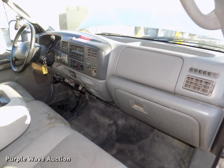 image for item DD2892 2004 Ford F550 Super Duty XL bucket truck
