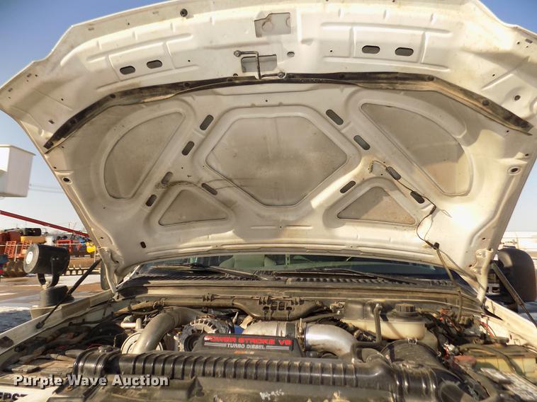 image for item DD2892 2004 Ford F550 Super Duty XL bucket truck