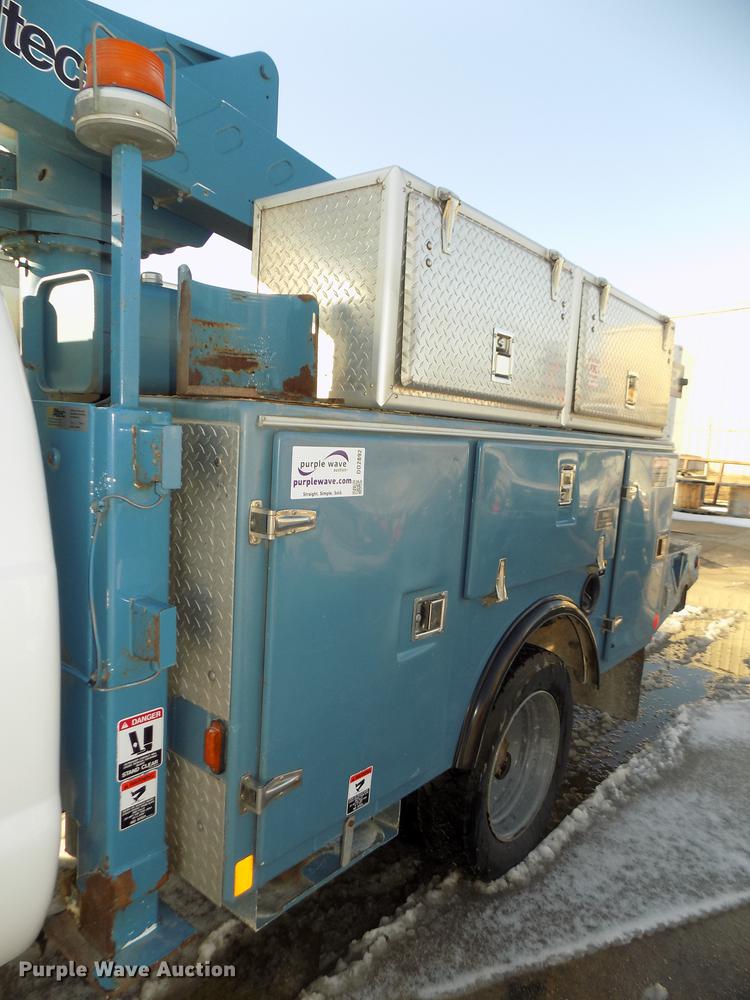 image for item DD2892 2004 Ford F550 Super Duty XL bucket truck