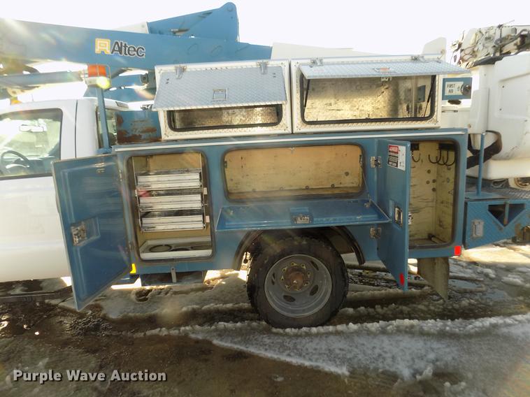 image for item DD2892 2004 Ford F550 Super Duty XL bucket truck