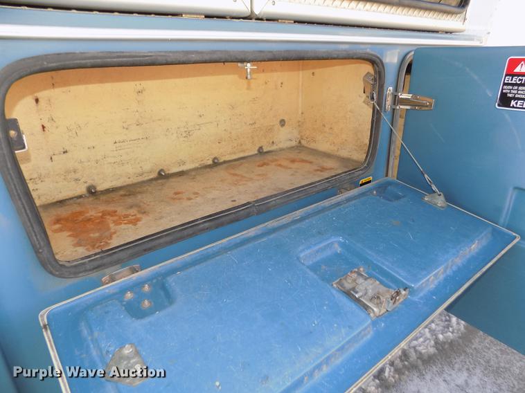 image for item DD2892 2004 Ford F550 Super Duty XL bucket truck