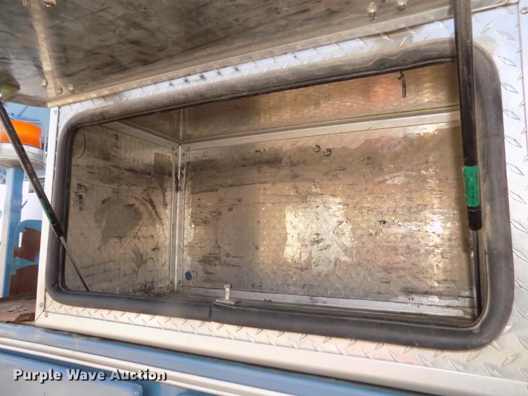 image for item DD2892 2004 Ford F550 Super Duty XL bucket truck