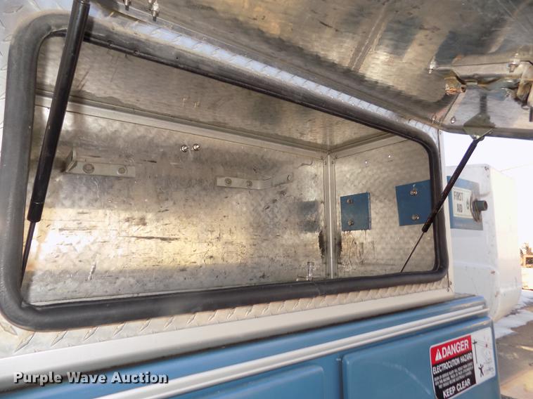 image for item DD2892 2004 Ford F550 Super Duty XL bucket truck