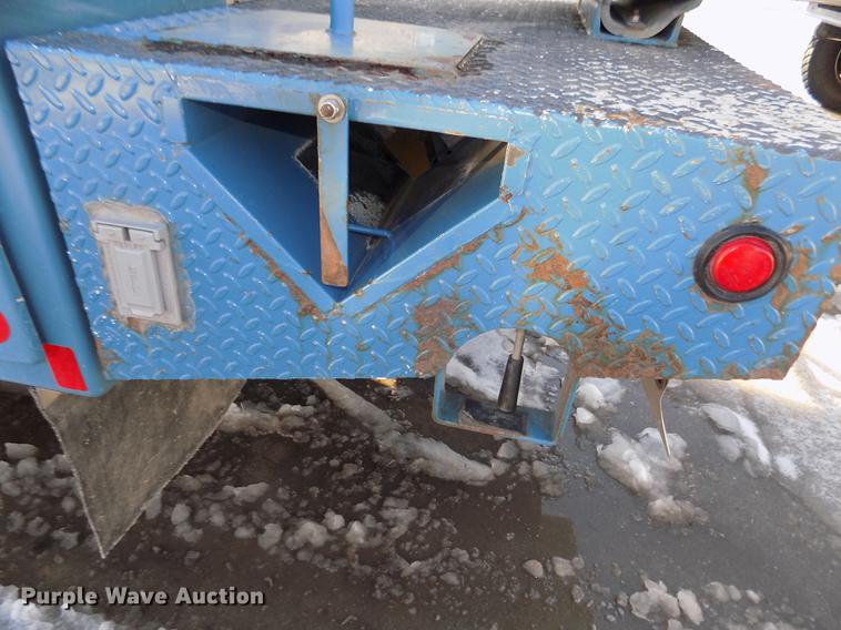 image for item DD2892 2004 Ford F550 Super Duty XL bucket truck