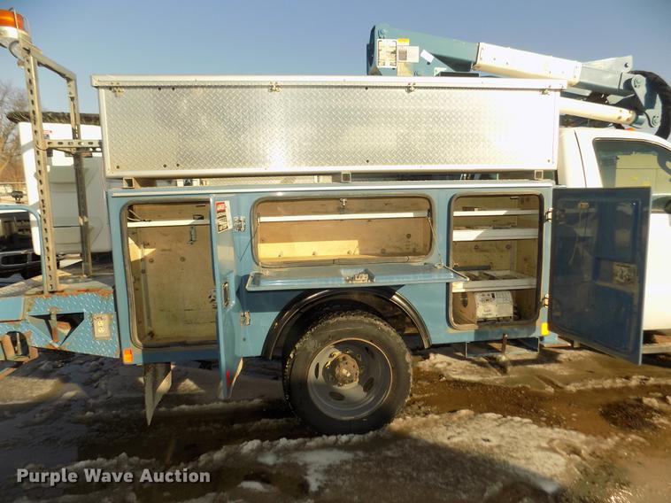 image for item DD2892 2004 Ford F550 Super Duty XL bucket truck