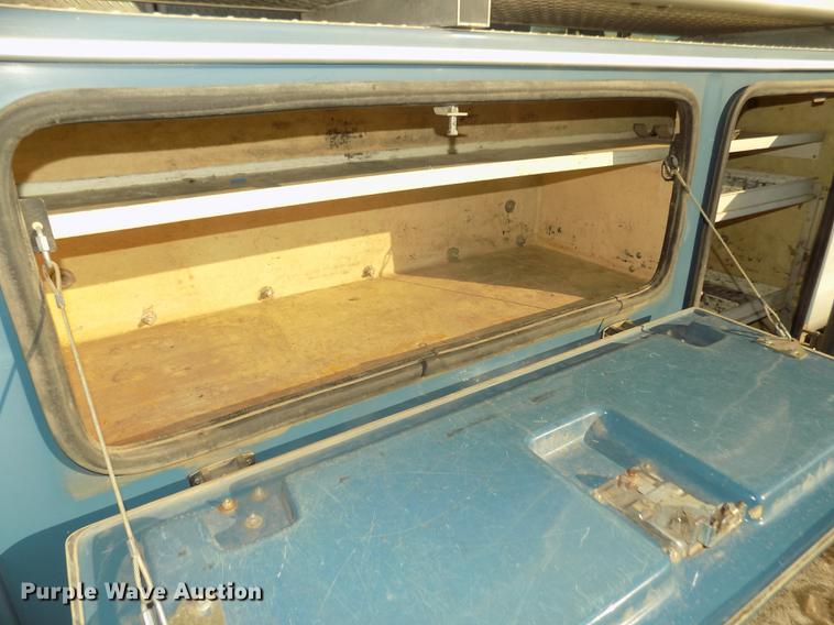 image for item DD2892 2004 Ford F550 Super Duty XL bucket truck