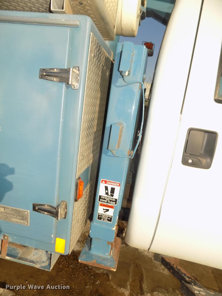 image for item DD2892 2004 Ford F550 Super Duty XL bucket truck
