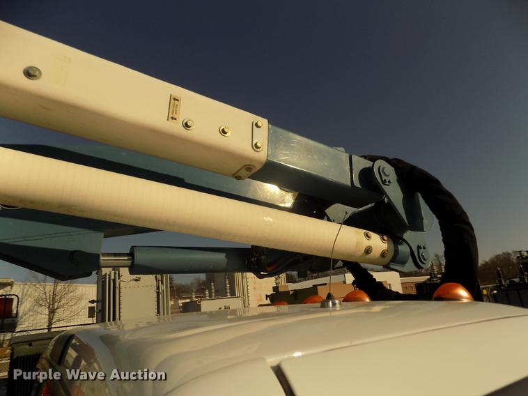 image for item DD2892 2004 Ford F550 Super Duty XL bucket truck