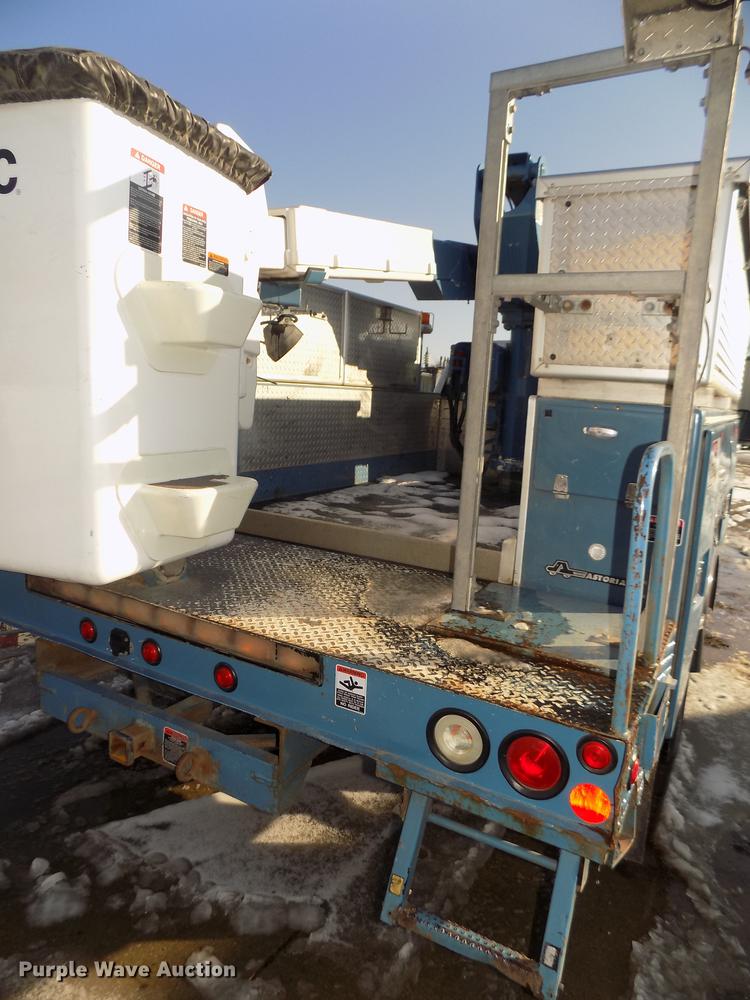 image for item DD2892 2004 Ford F550 Super Duty XL bucket truck