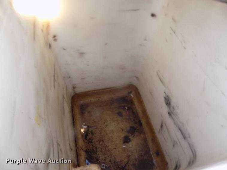 image for item DD2892 2004 Ford F550 Super Duty XL bucket truck