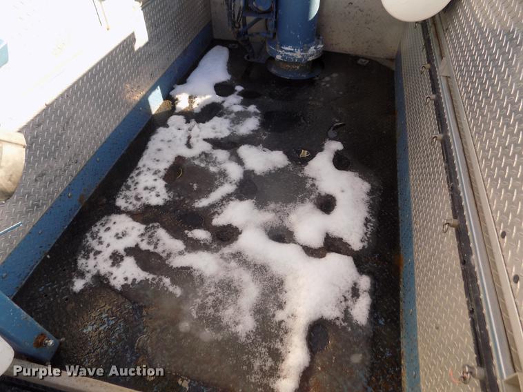 image for item DD2892 2004 Ford F550 Super Duty XL bucket truck