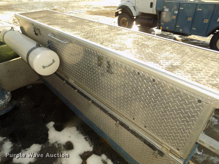 image for item DD2892 2004 Ford F550 Super Duty XL bucket truck