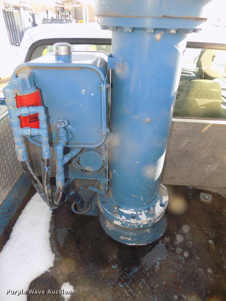 image for item DD2892 2004 Ford F550 Super Duty XL bucket truck