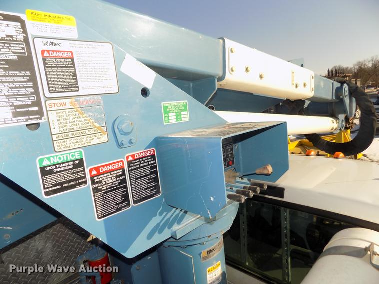 image for item DD2892 2004 Ford F550 Super Duty XL bucket truck