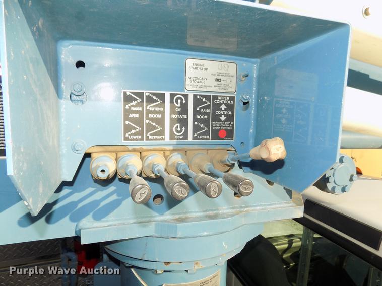 image for item DD2892 2004 Ford F550 Super Duty XL bucket truck