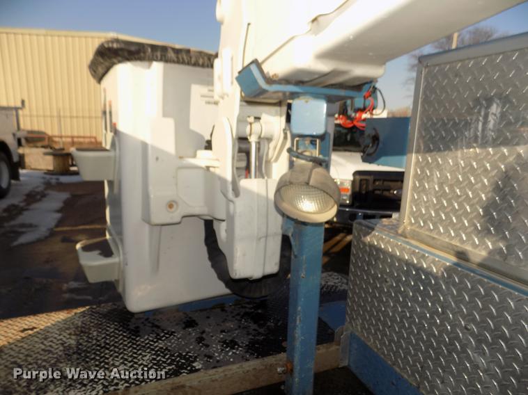 image for item DD2892 2004 Ford F550 Super Duty XL bucket truck