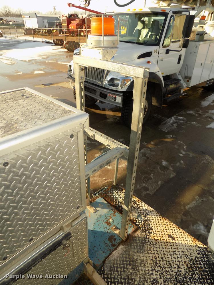 image for item DD2892 2004 Ford F550 Super Duty XL bucket truck