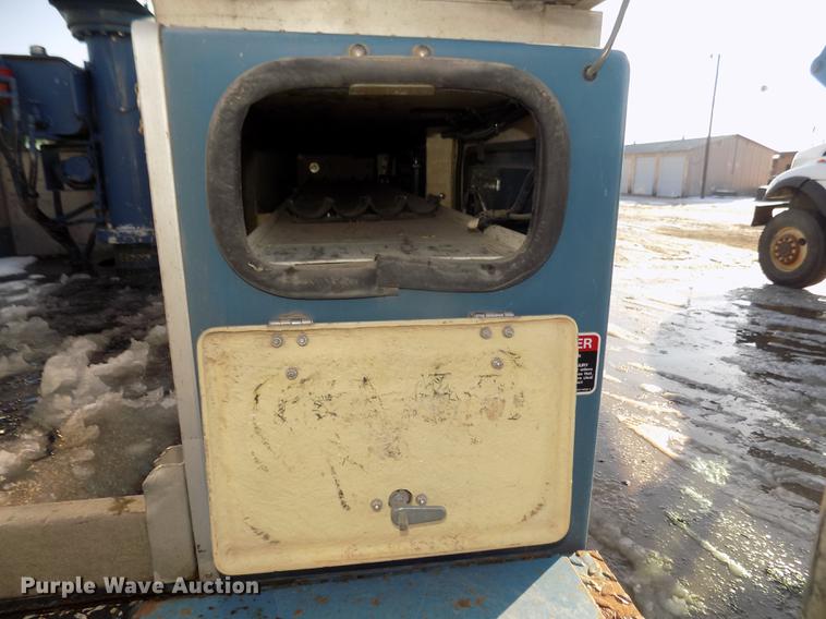 image for item DD2892 2004 Ford F550 Super Duty XL bucket truck