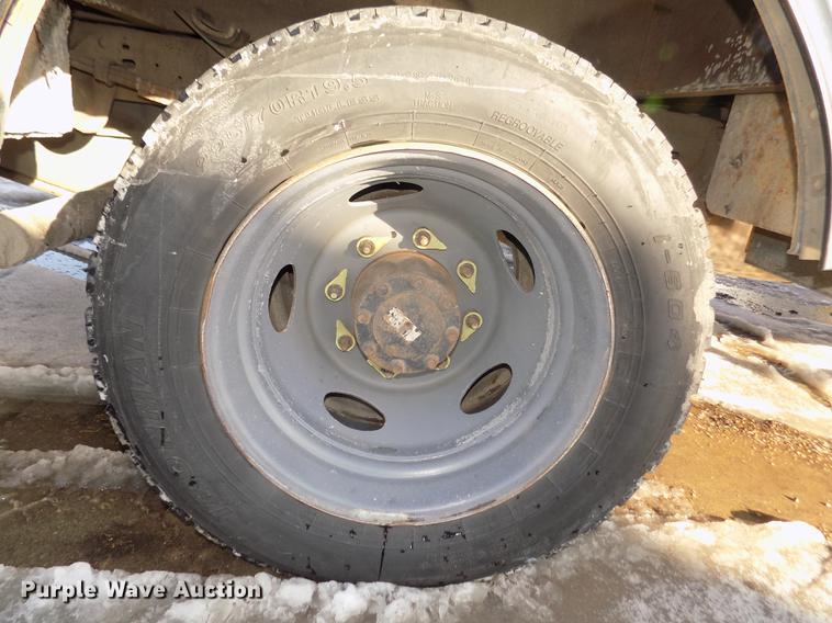 image for item DD2892 2004 Ford F550 Super Duty XL bucket truck