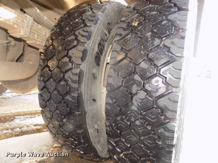 image for item DD2892 2004 Ford F550 Super Duty XL bucket truck