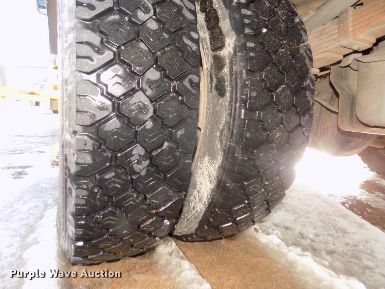 image for item DD2892 2004 Ford F550 Super Duty XL bucket truck