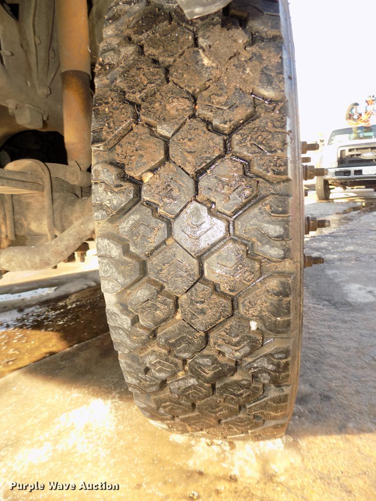 image for item DD2892 2004 Ford F550 Super Duty XL bucket truck