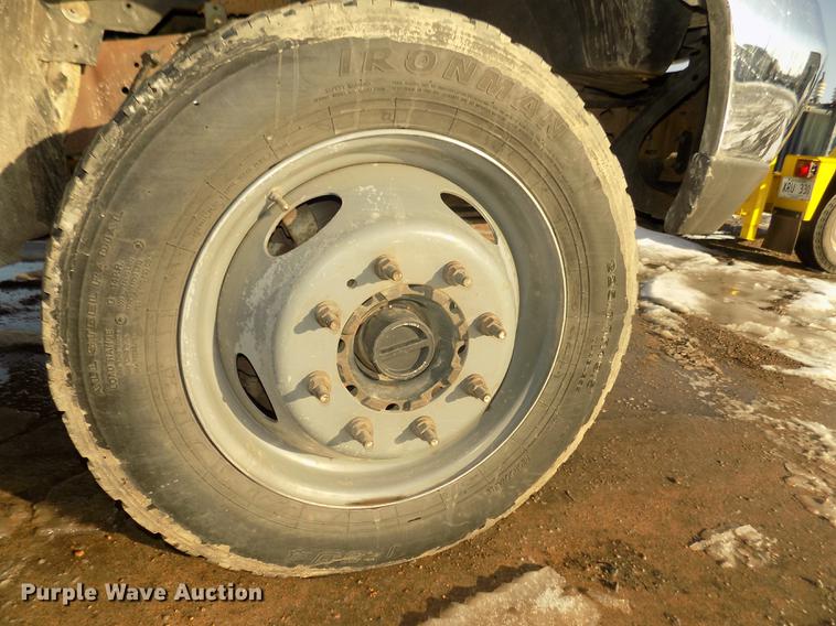 image for item DD2892 2004 Ford F550 Super Duty XL bucket truck