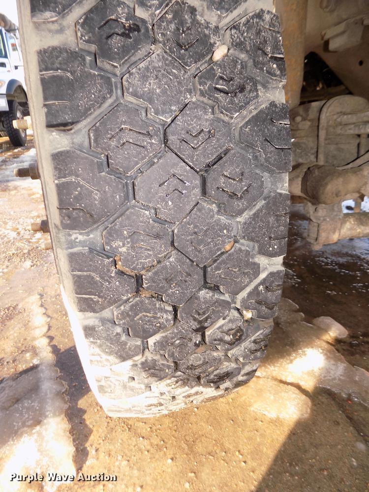 image for item DD2892 2004 Ford F550 Super Duty XL bucket truck