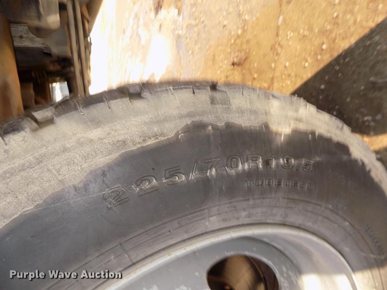 image for item DD2892 2004 Ford F550 Super Duty XL bucket truck