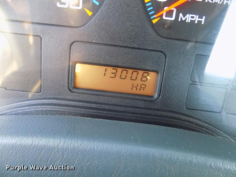 image for item DD2893 2003 International 7400 bucket truck