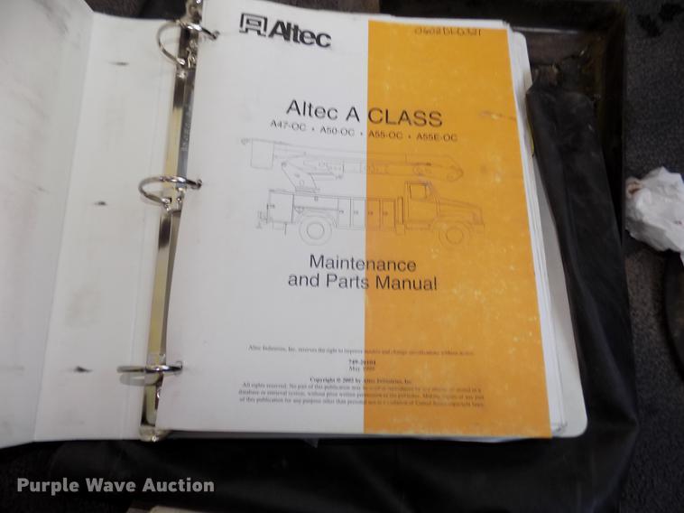 image for item DD2893 2003 International 7400 bucket truck