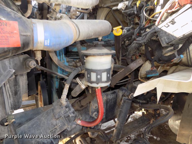 image for item DD2893 2003 International 7400 bucket truck