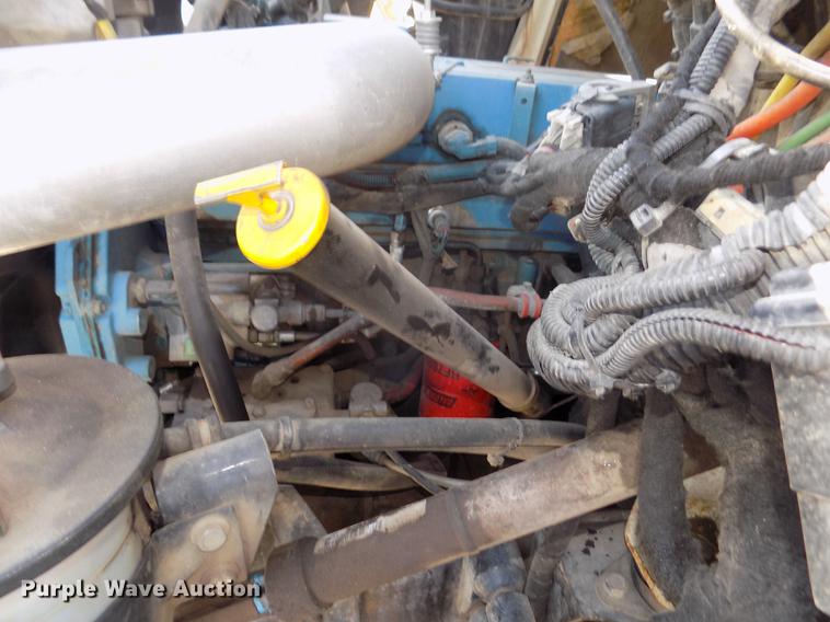 image for item DD2893 2003 International 7400 bucket truck