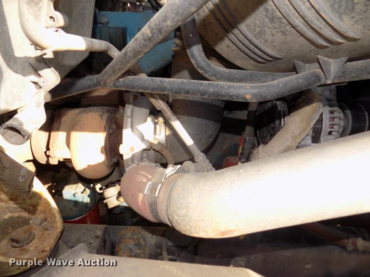 image for item DD2893 2003 International 7400 bucket truck