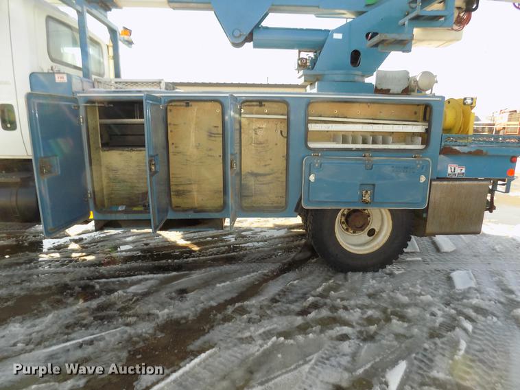 image for item DD2893 2003 International 7400 bucket truck
