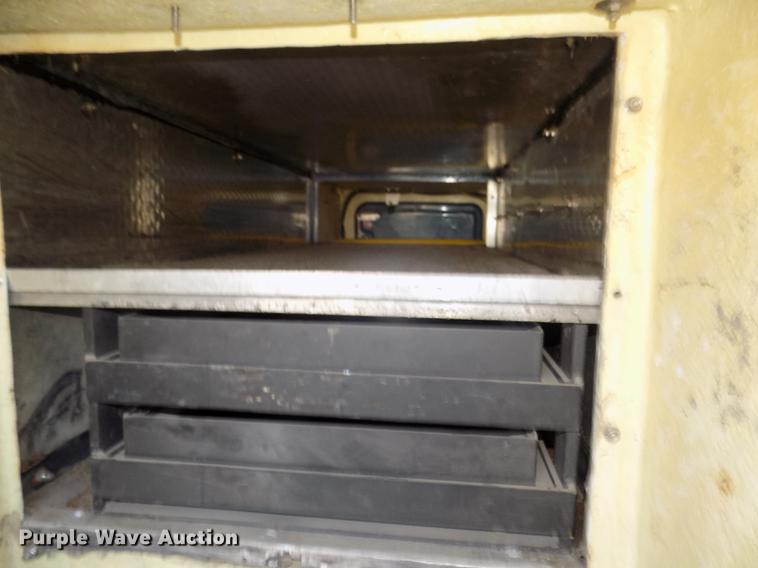 image for item DD2893 2003 International 7400 bucket truck