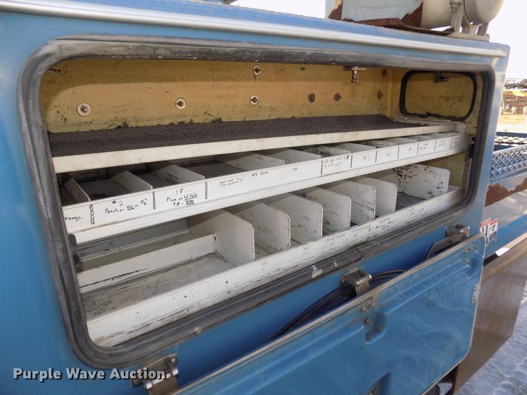 image for item DD2893 2003 International 7400 bucket truck