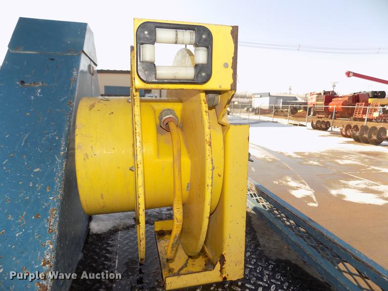 image for item DD2893 2003 International 7400 bucket truck