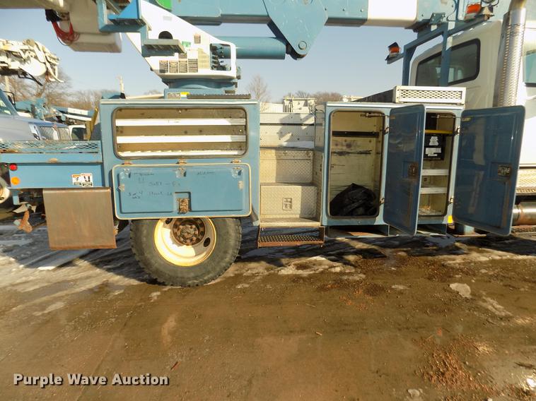 image for item DD2893 2003 International 7400 bucket truck