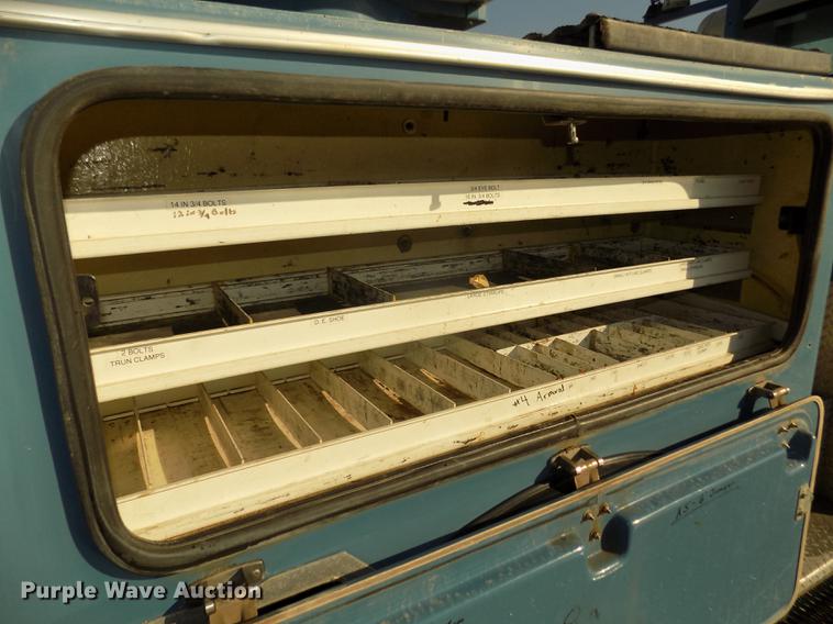 image for item DD2893 2003 International 7400 bucket truck