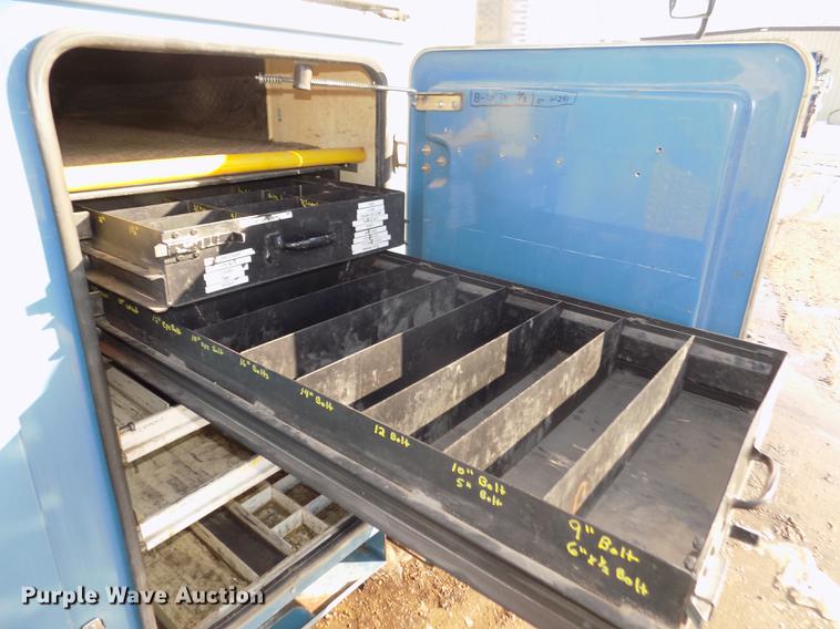 image for item DD2893 2003 International 7400 bucket truck