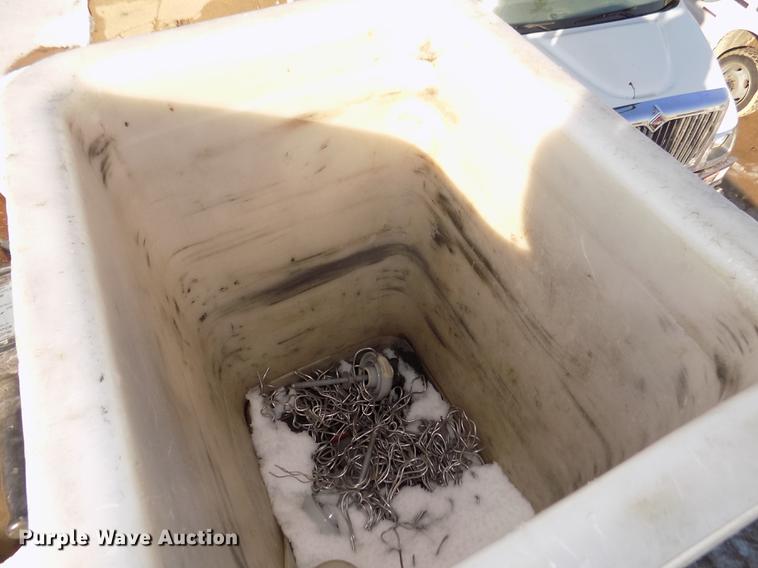 image for item DD2893 2003 International 7400 bucket truck