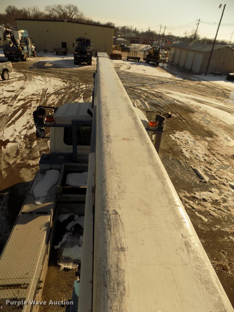 image for item DD2893 2003 International 7400 bucket truck