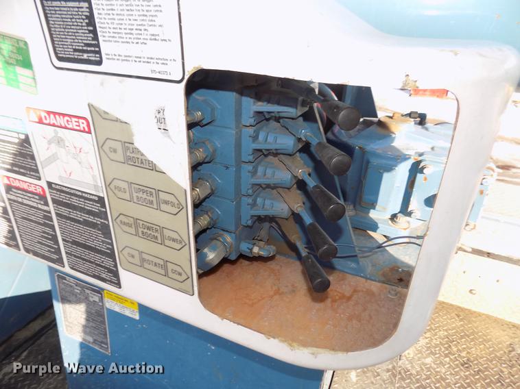 image for item DD2893 2003 International 7400 bucket truck