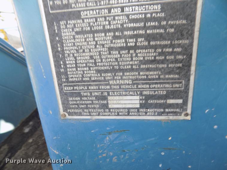 image for item DD2893 2003 International 7400 bucket truck