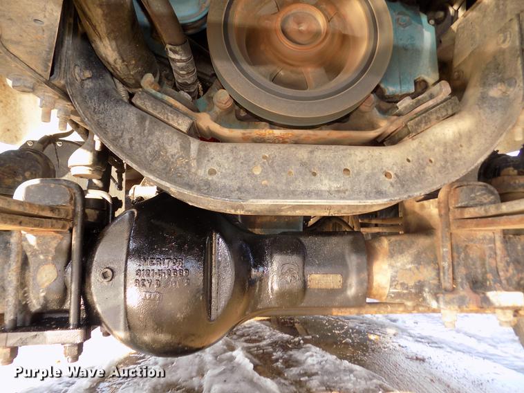 image for item DD2893 2003 International 7400 bucket truck